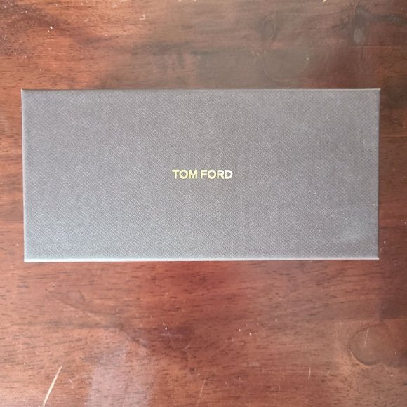 Tom Ford Harlow Cateye Sunglasses Black 56mm TF869 05Z NEW - Picture 3 of 5